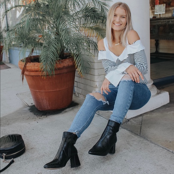 Black and white striped blouse❤️ - Picture 1 of 3